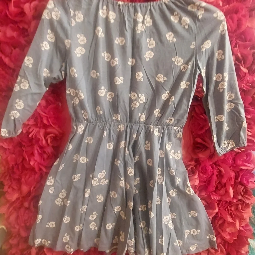 Children's Place Girls Grey Dress with Pink Rosebuds Size 10/12
